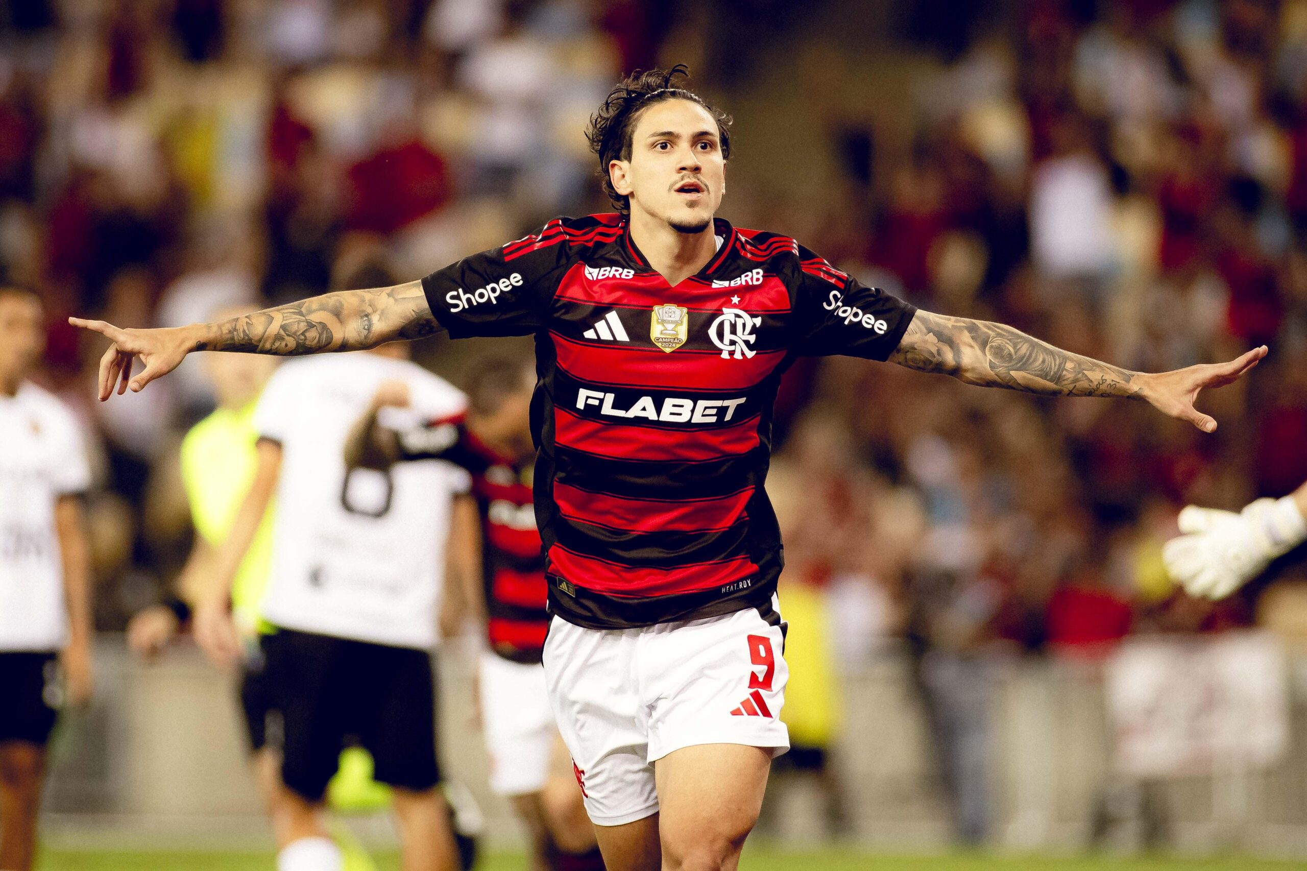 Flamengo vence Cruzeiro por 2 a 0 no Maracanã; Pedro e Carrascal decidem