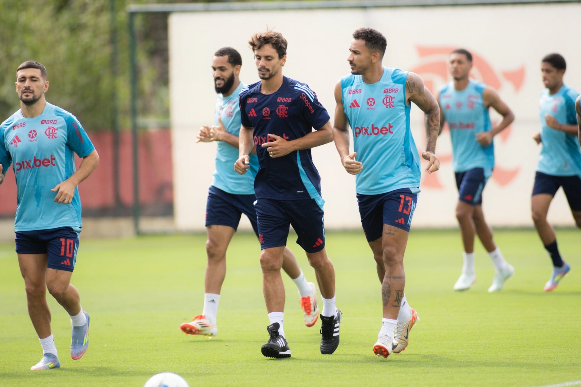 Rodrigo Caio diz que deixou o Flamengo em solidariedade a Filipe Luís